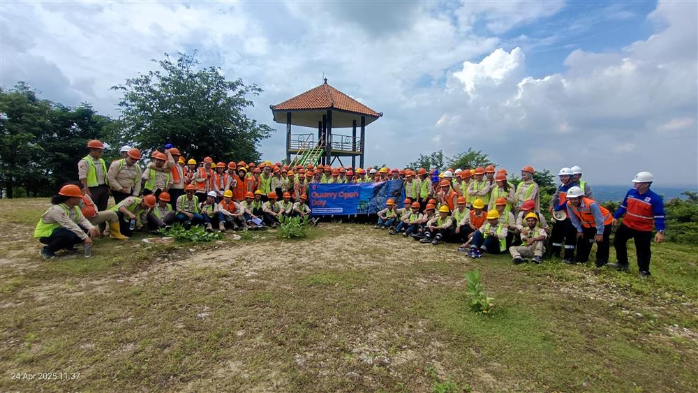 mahasiswa Teknik Pertambangan Institut Teknologi Bandung (ITB) untuk meninjau langsung kegiatan pertambangan di Indocement Cirebon